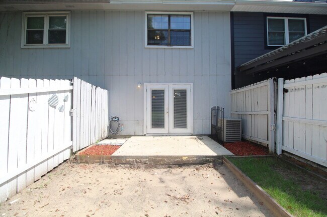 Building Photo - Northeast Pensacola 2BR Townhome with Private Patio, Partially Fenced Yard & Jack-and-Jill Bath