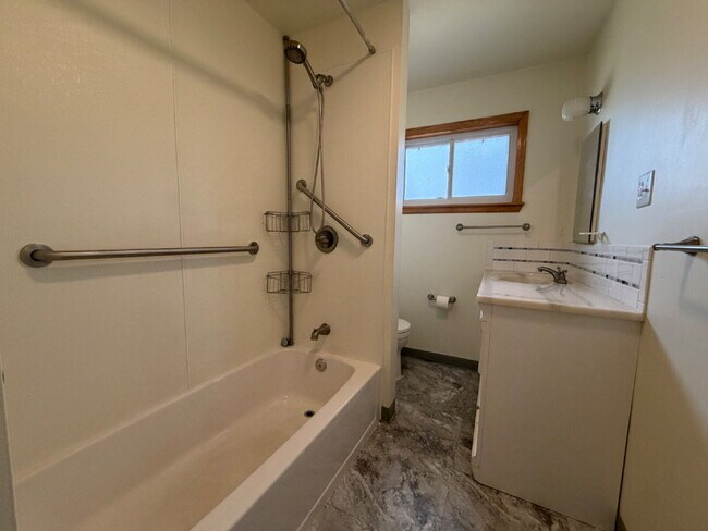 Building Photo - ~Available Now~ Beautiful 3-Bedroom Home in Northglenn – All Utilities Included!
