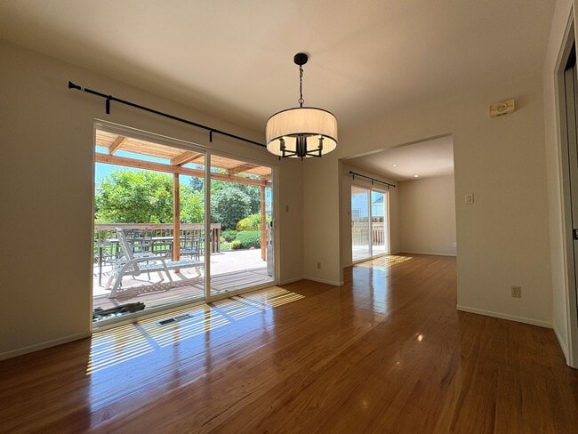 Building Photo - Charming Palo Alto Home with Beautiful Lan...