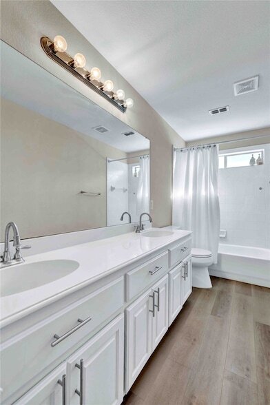 Building Photo - 7305 Oak Leaf Dr