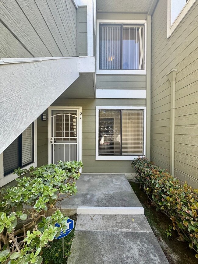 Primary Photo - 2 Bedroom, Newly Renovated Beautiful Condo...