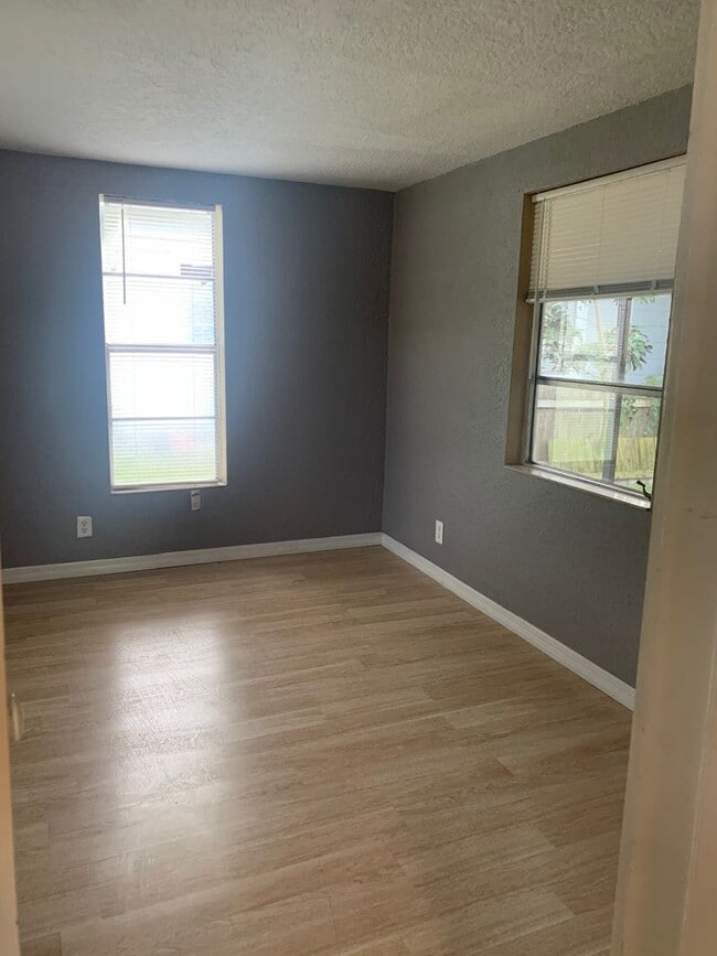 Building Photo - Cozy Remodeled  1 Bed/1 Bath Home in Saint Cloud