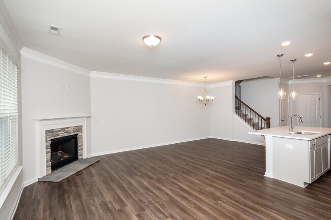 Building Photo - Elegant 3BR,2.5BA Townhome with Modern Finishes $1950/mo rent***