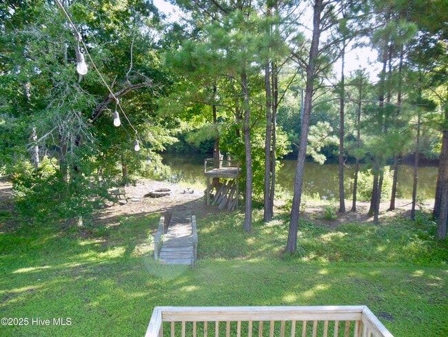 Building Photo - 807 Driftwood Dr