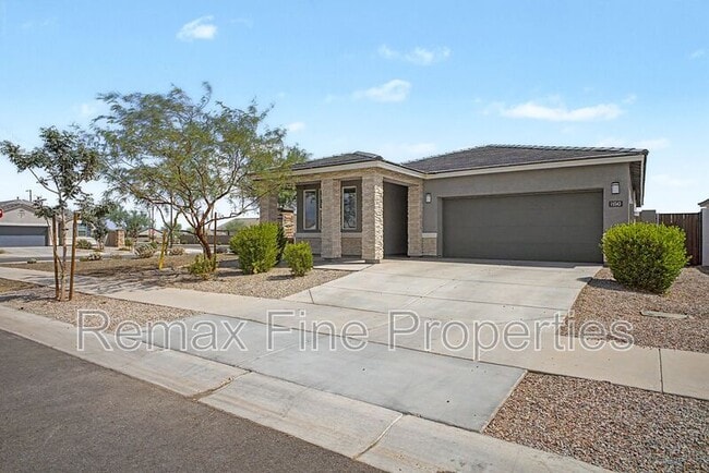 Building Photo - 15543 W Desert Hollow Dr