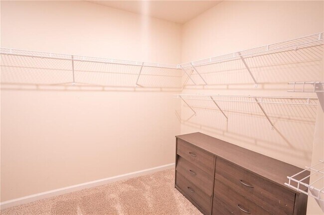 Building Photo - 1060 Sunny Lk Dr