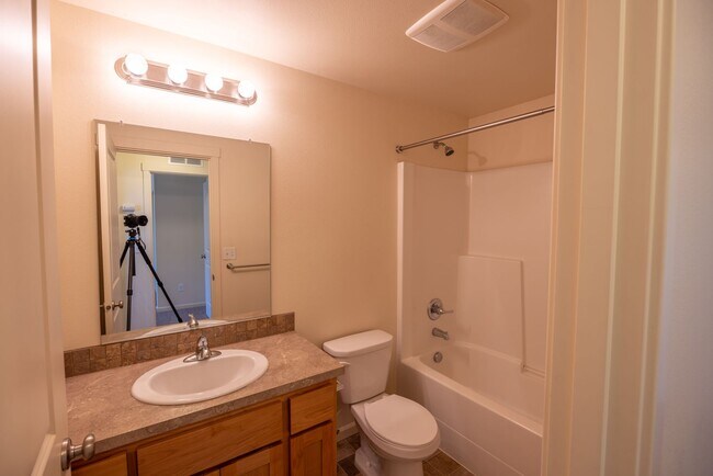 Building Photo - Three bedroom home in Orchards. - Central Air