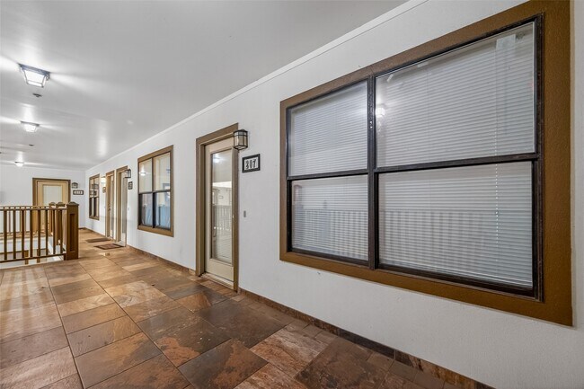 Building Photo - 1342 Rutland St