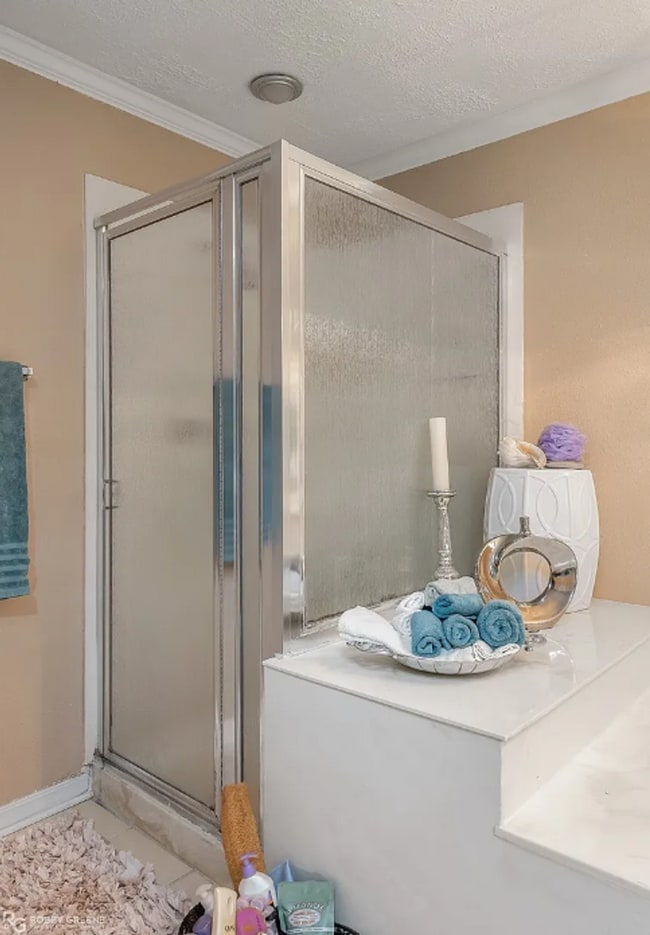 Building Photo - Beautiful 2 Bedroom, 2 Bathroom home with ...