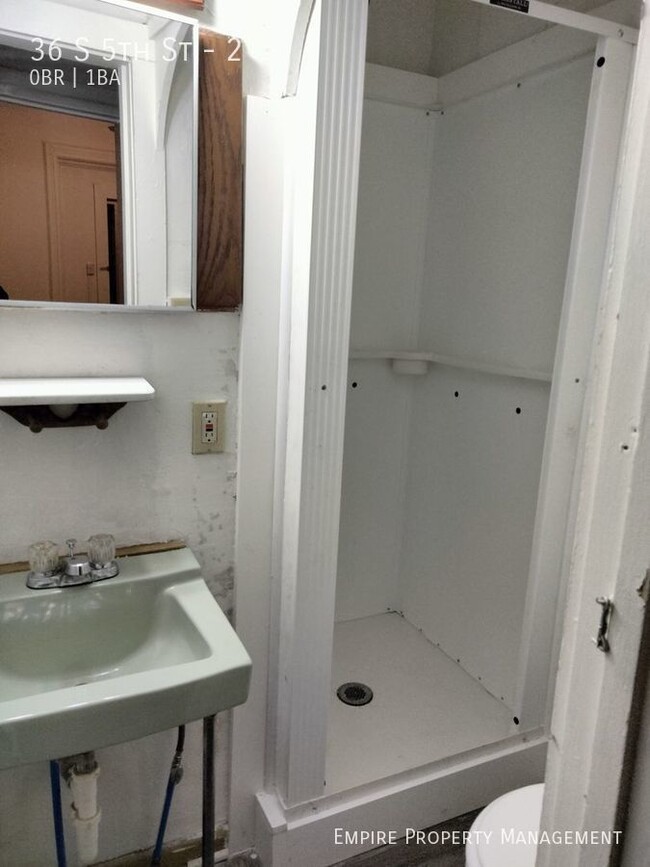 Building Photo - 1st Floor-Studio / 1 Bathroom Apartment in...