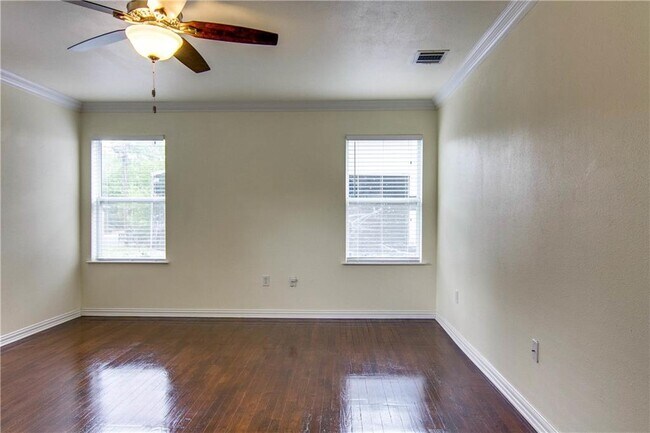 Building Photo - 1713 Cullen Ave