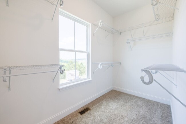 Building Photo - ONE-MONTH FREE RENT Move-Incentitive!!! Ne...