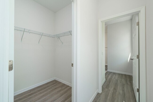 Building Photo - 4/3.5 with a loft in Longwood!