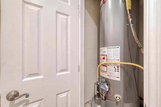 Building Photo - 2700 Catalina Dr