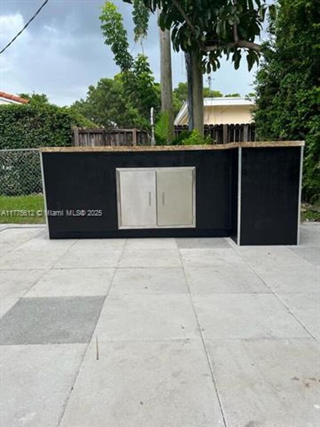 Building Photo - 1395 SW 59th Ave