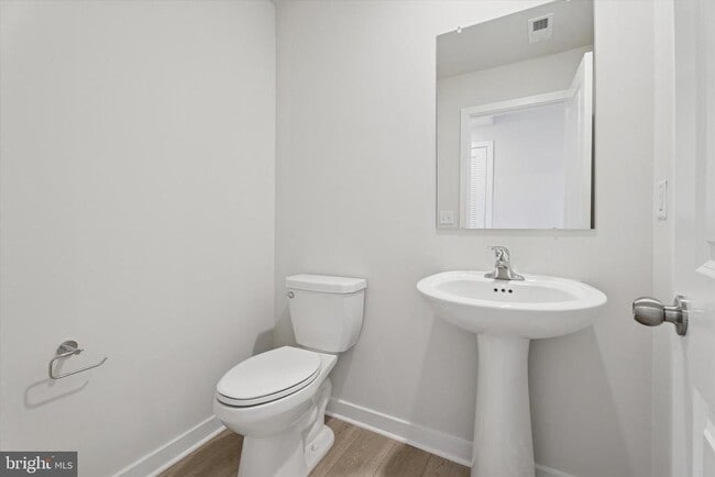 Building Photo - 19 E Front St