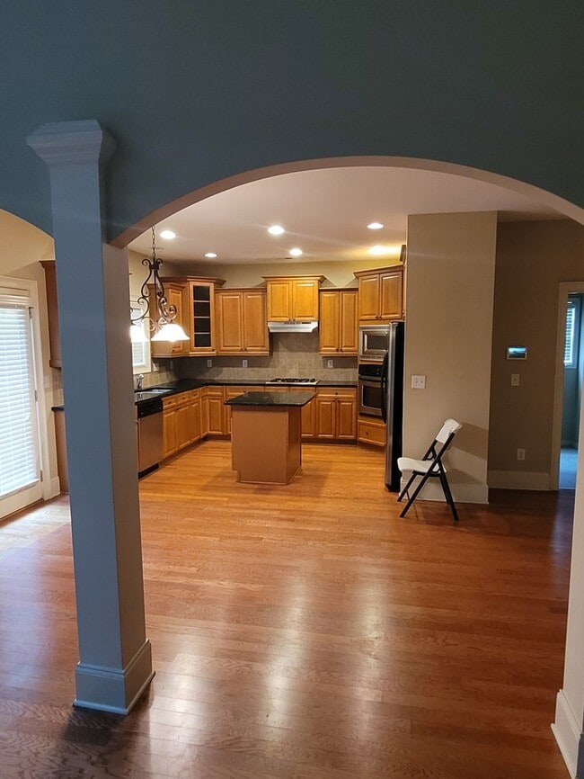 Building Photo - Home For Rent