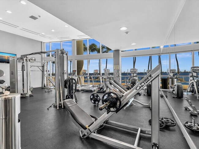 Building Photo - 665 NE 25th St