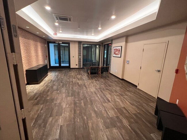 Building Photo - Now Available in Ho‘opili – 1 BR/1 BA with 2 Tandem Parking