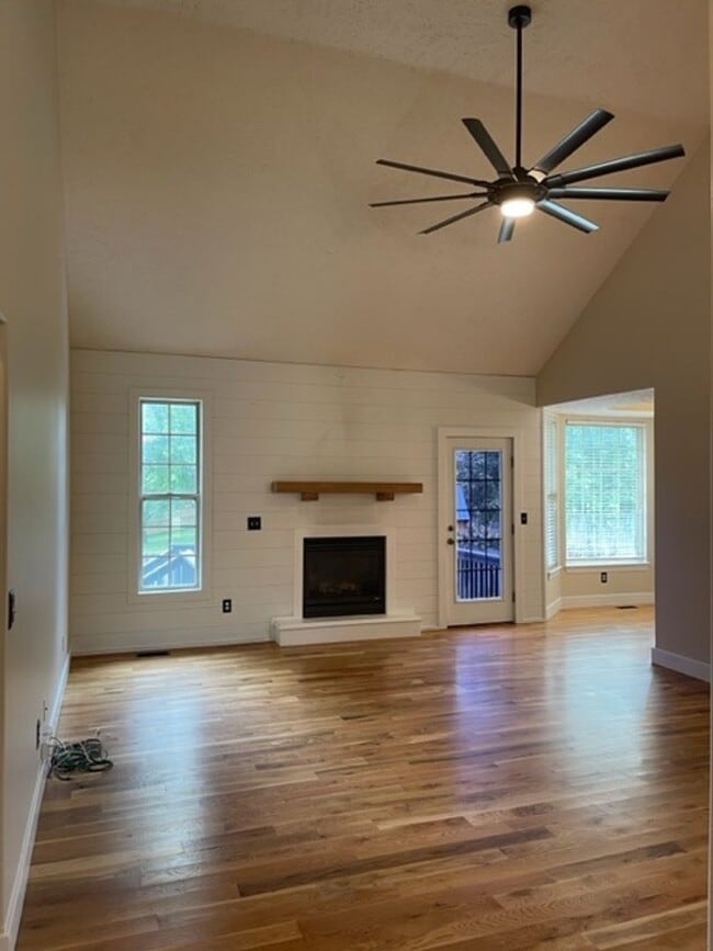 Building Photo - PRE-LEASING - 3 Bedroom in East Republic