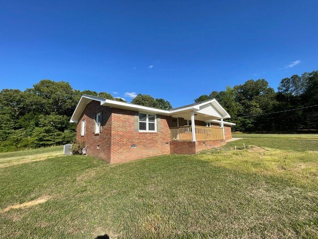 Building Photo - Completely remodeled 3/2 House- $2,150