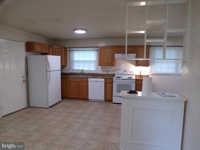 Building Photo - 111 Walnut Dr