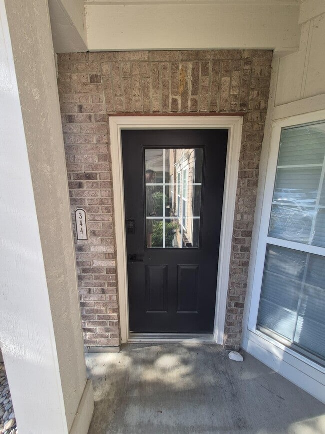 Primary Photo - 344 Eastview Ct