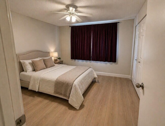 Building Photo - 370 NW 76th Ave