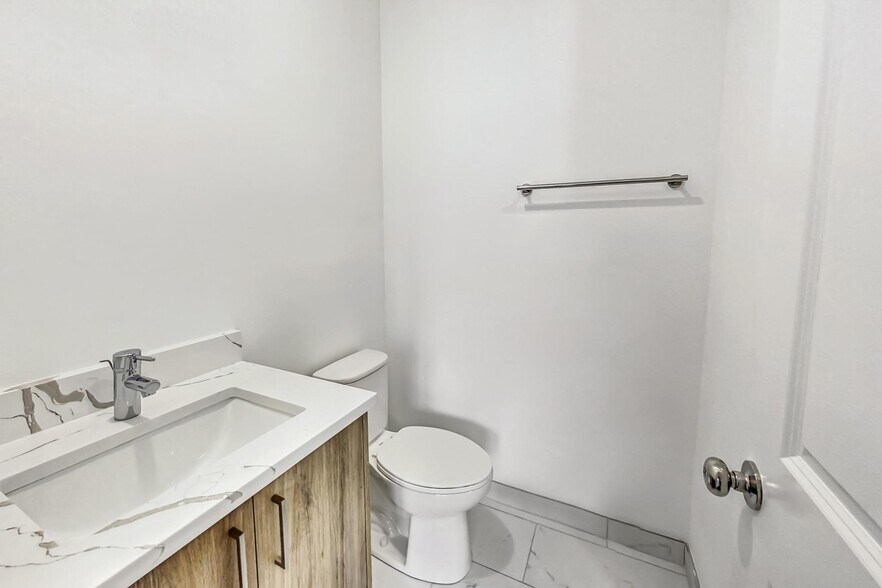 Building Photo - 6135 S Kimbark Ave