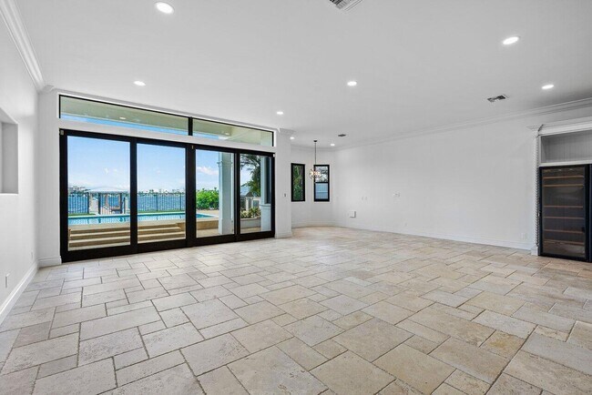 Building Photo - 1 18th Ave S