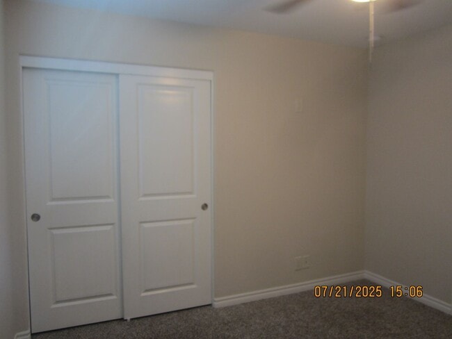 Building Photo - Immaculate Single Story Like New