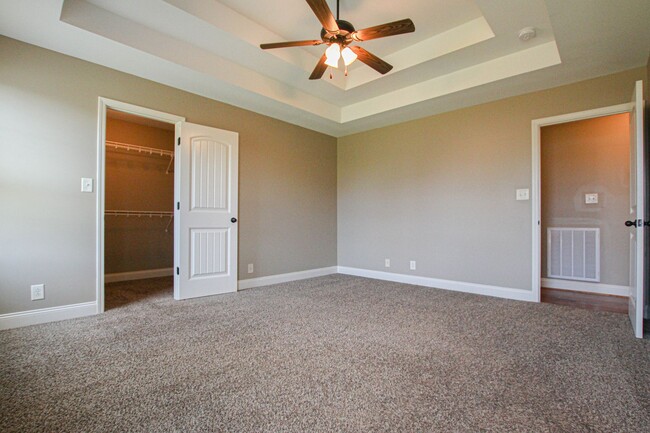 Building Photo - Pet Friendly Four Bedroom!