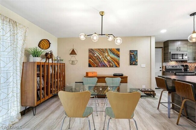 Building Photo - 2635 SE 18th Pl