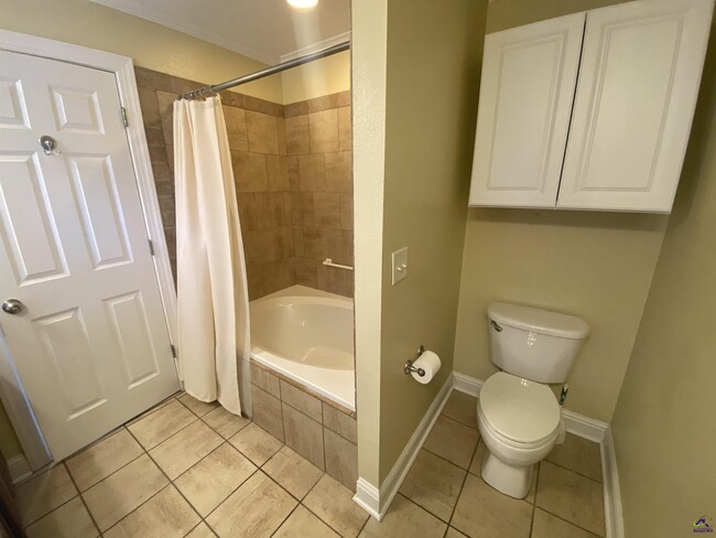 Building Photo - 338 Ivystone Dr