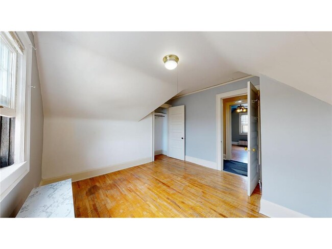 Building Photo - 1721 W Lake St