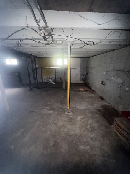 Building Photo - 3511 Converse Ave