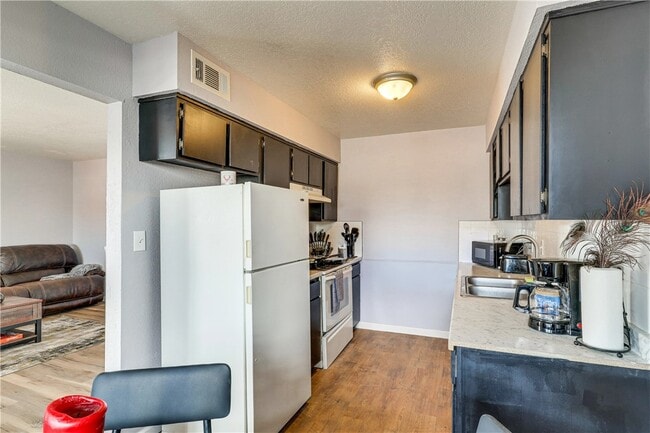 Building Photo - 644 Swan Dr