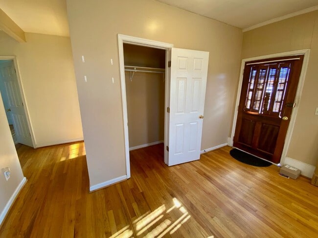 Building Photo - 6260 Renan Rd