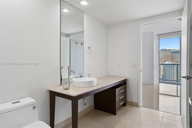 Building Photo - 495 Brickell Ave