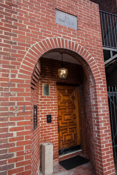 Building Photo - 21 Snow Hill St