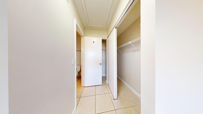 Building Photo - 1830 Abbey Rd
