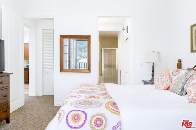 Building Photo - 77709 Tradition Dr