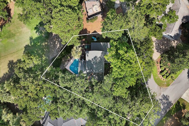 Building Photo - 8 Heath Dr