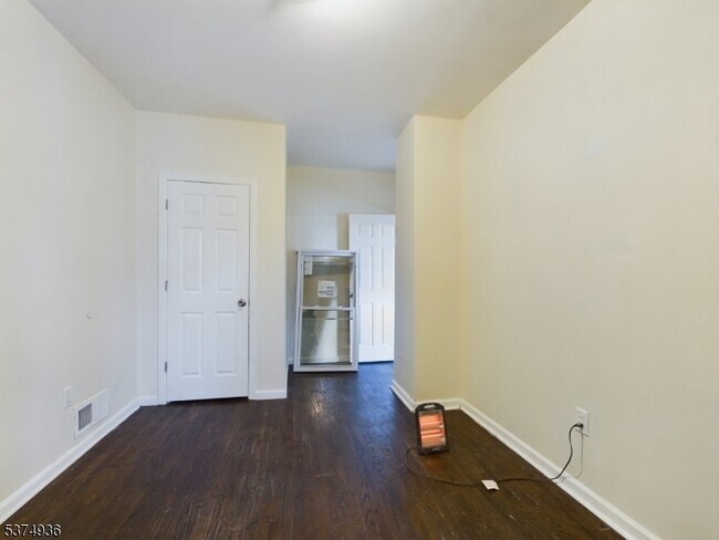 Building Photo - 255 S 19th St