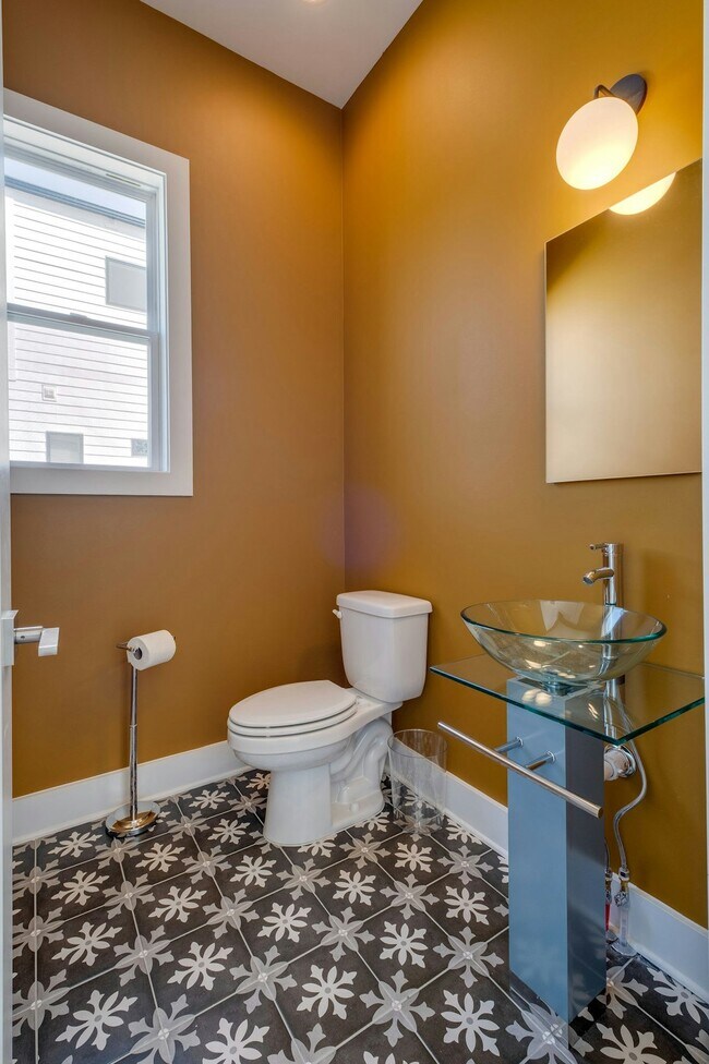 Building Photo - 102 Marshall Ct