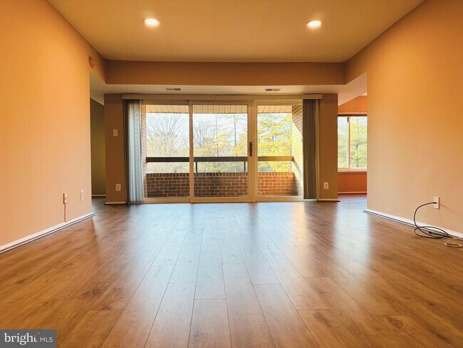 Building Photo - 11401 Commonwealth Dr