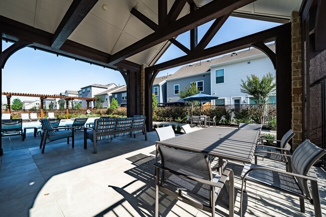Building Photo - 10916 Brambling Wood Dr