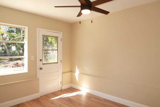 Building Photo - 7160 Lenape Cir