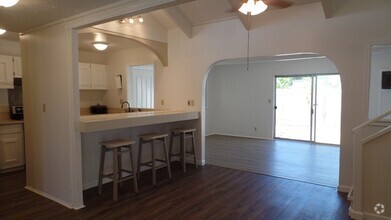 Building Photo - 2 bedroom + loft bedroom, 1 bath, 2 parkin...