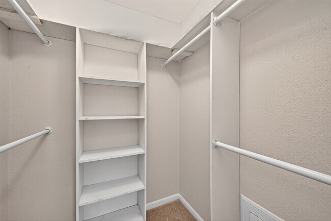 Building Photo - 9850 Pagewood Ln